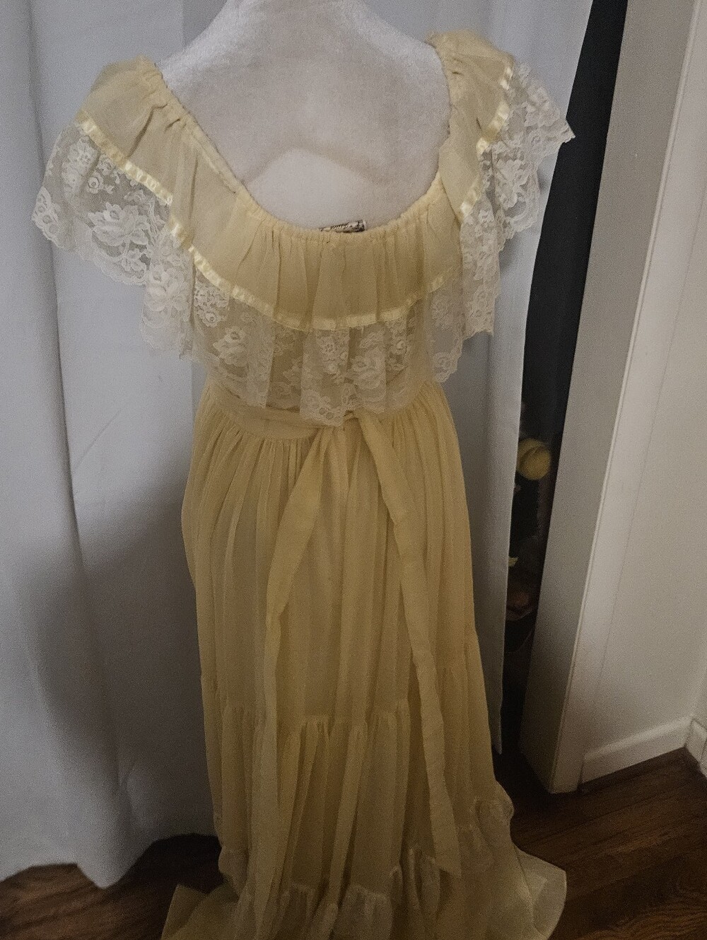 Vintage Gunne Sax Dress 11 Buttercream Yellow Off The Shoulder Lace Full Skirt M - Picture 4 of 5